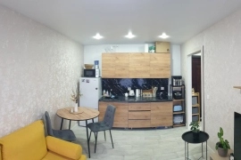 Продам квартиру в центре.